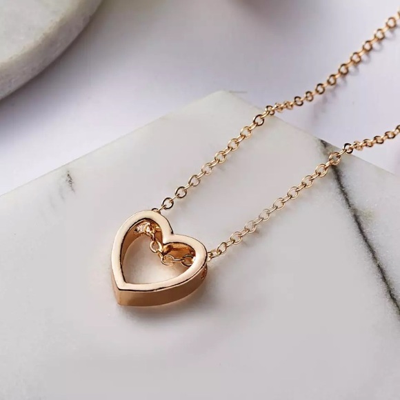 ⚜️[𝟯/$𝟭𝟴]⚜️Gold Heart Delicate Charm Choker NEW - Picture 3 of 12